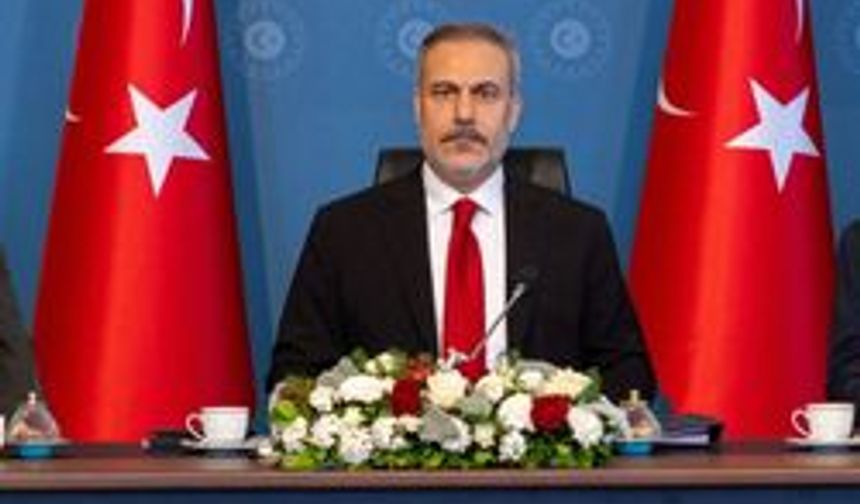Rusya ve Ukrayna Heyetleri İstanbul'da: Hakan Fidan'dan Üçlü Toplantı Açılışında Açıklama