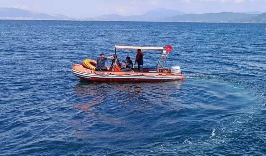 Sürüklenen genci sahil güvenlik kurtardı