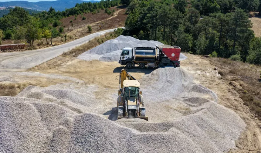 Bursa'da 12 mahallenin yolu yenilendi