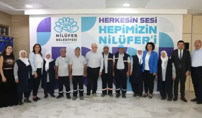 Nilüfer'de okuma yazma öğrenen 12 belediye personeli sertifikalarını aldı