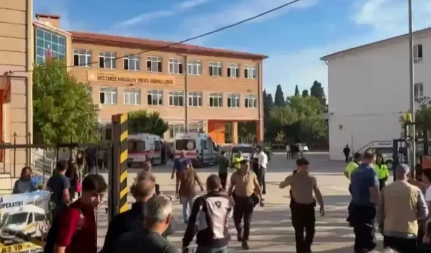 Lise Önünde Silahlı Saldırı!
