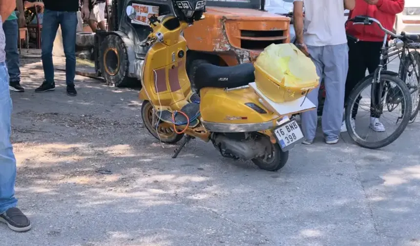 İnegöl'de iki aracın arasında kalan motosikletli sürücü yaralando