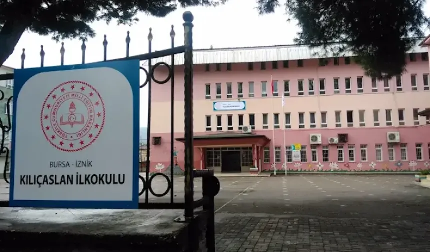 Bursa’da tarihi okul alarm veriyor!