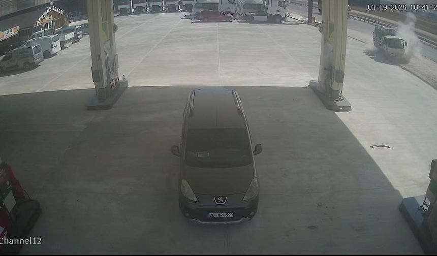 Bursa'da kontrolden çıkan kamyonet benzin istasyonuna daldı