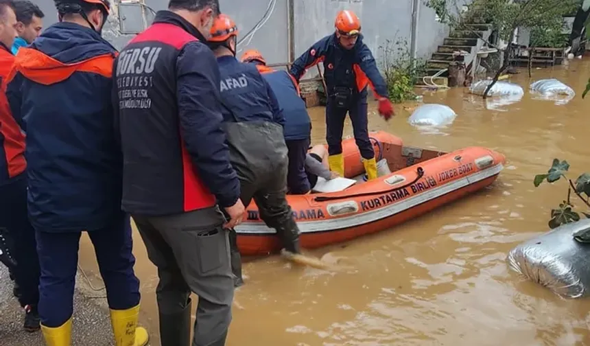 Bursa’da şiddetli yağış sonrası ekipler harekete geçti