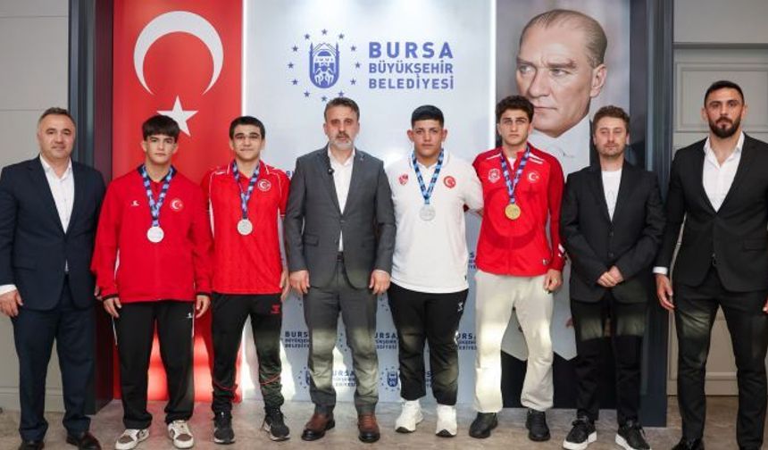 Bursa’ya Balkan gururu! Genç güreşçiler kürsüye çıktı