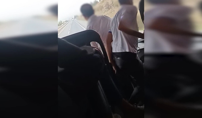 Seyir halindeki otobüste akılalmaz değişim! Polis devreye girdi