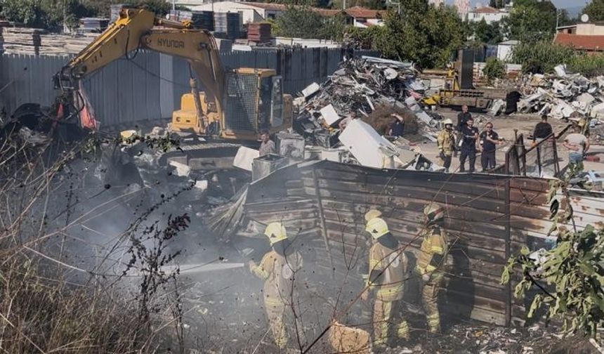 Bursa’da geri dönüşüm deposundaki yangının nedeni araştırılıyor