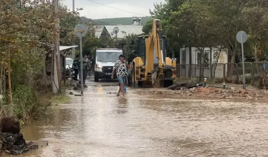 Bursa’da sağanak sonrası sel paniği! Ev ve pansiyonları su bastı