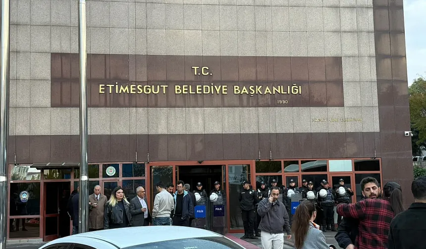 Etimesgut Belediyesi operasyonunda arama ve el koyma işlemleri sürüyor