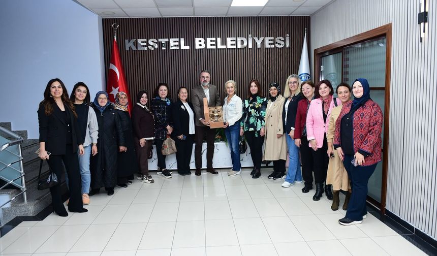 Bursa’da kadın muhtarlardan Başkan Ferhat Erol’a teşekkür ziyareti