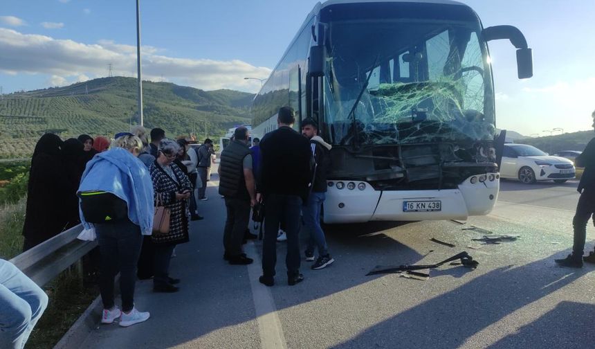 Bursa'da yolcu otobüsü ile tır çarpıştı